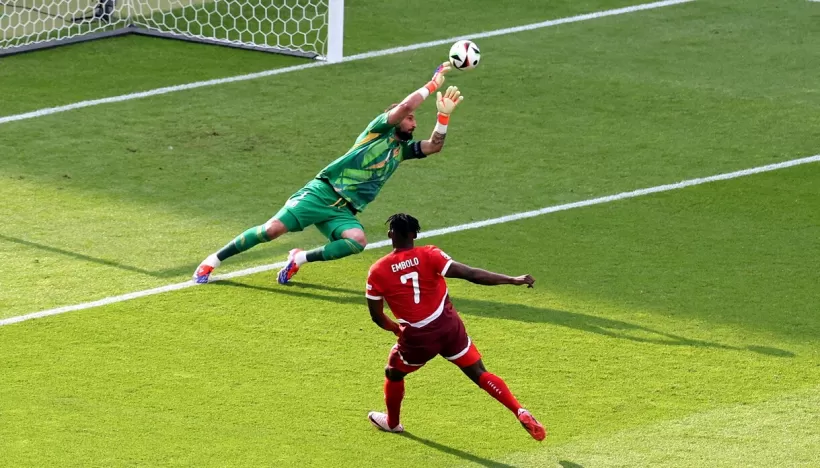 Svizzera Italia 2-0: la parata di Donnarumma su Embolo - Foto via Virgilio Sport