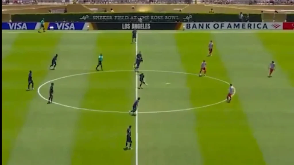 calcio d'inizio psg atletico